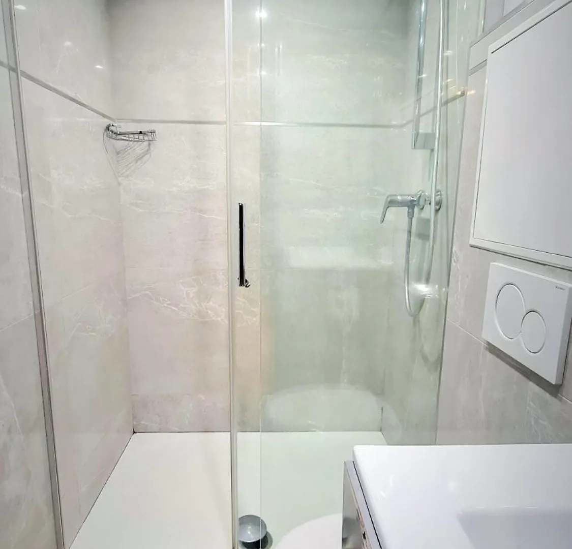 100 - Luxury 2 Bedroom - Beaubourg Marais Apartment