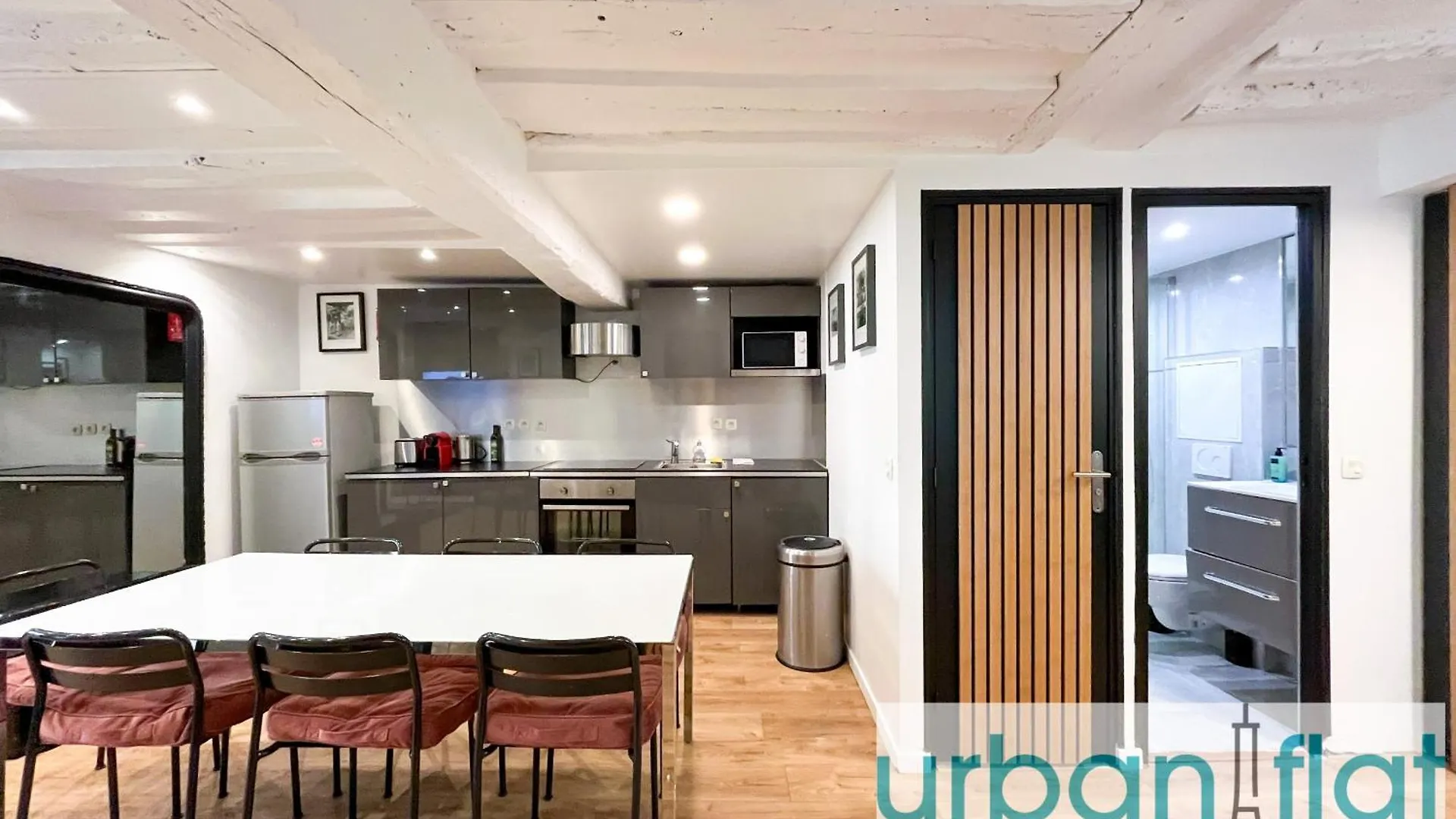 Apartment 100 - Luxury 2 Bedroom - Beaubourg Marais
