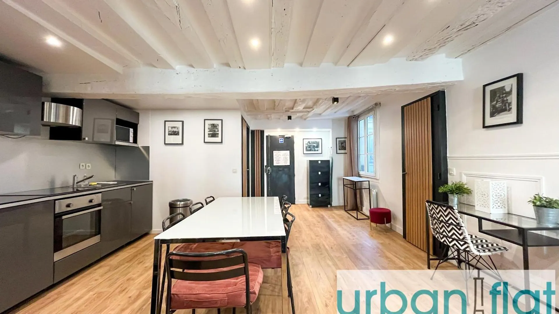 100 - Luxury 2 Bedroom - Beaubourg Marais Apartment