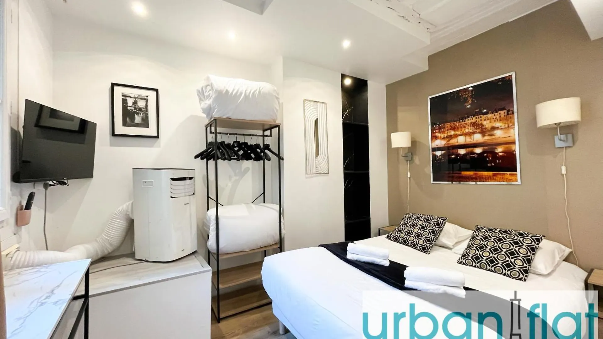 100 - Luxury 2 Bedroom - Beaubourg Marais Apartment Paris